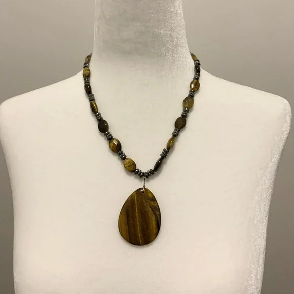 Necklace - Picture 1 of 4